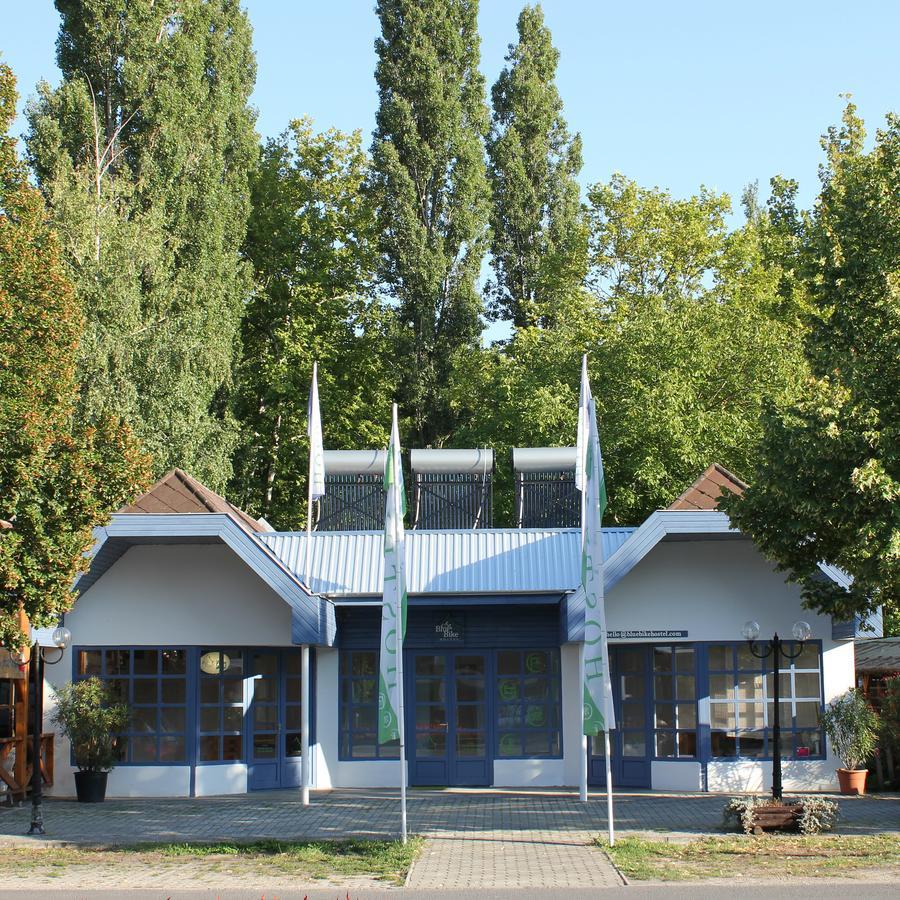 Blue Bike Hostel Balatonszárszó Buitenkant foto