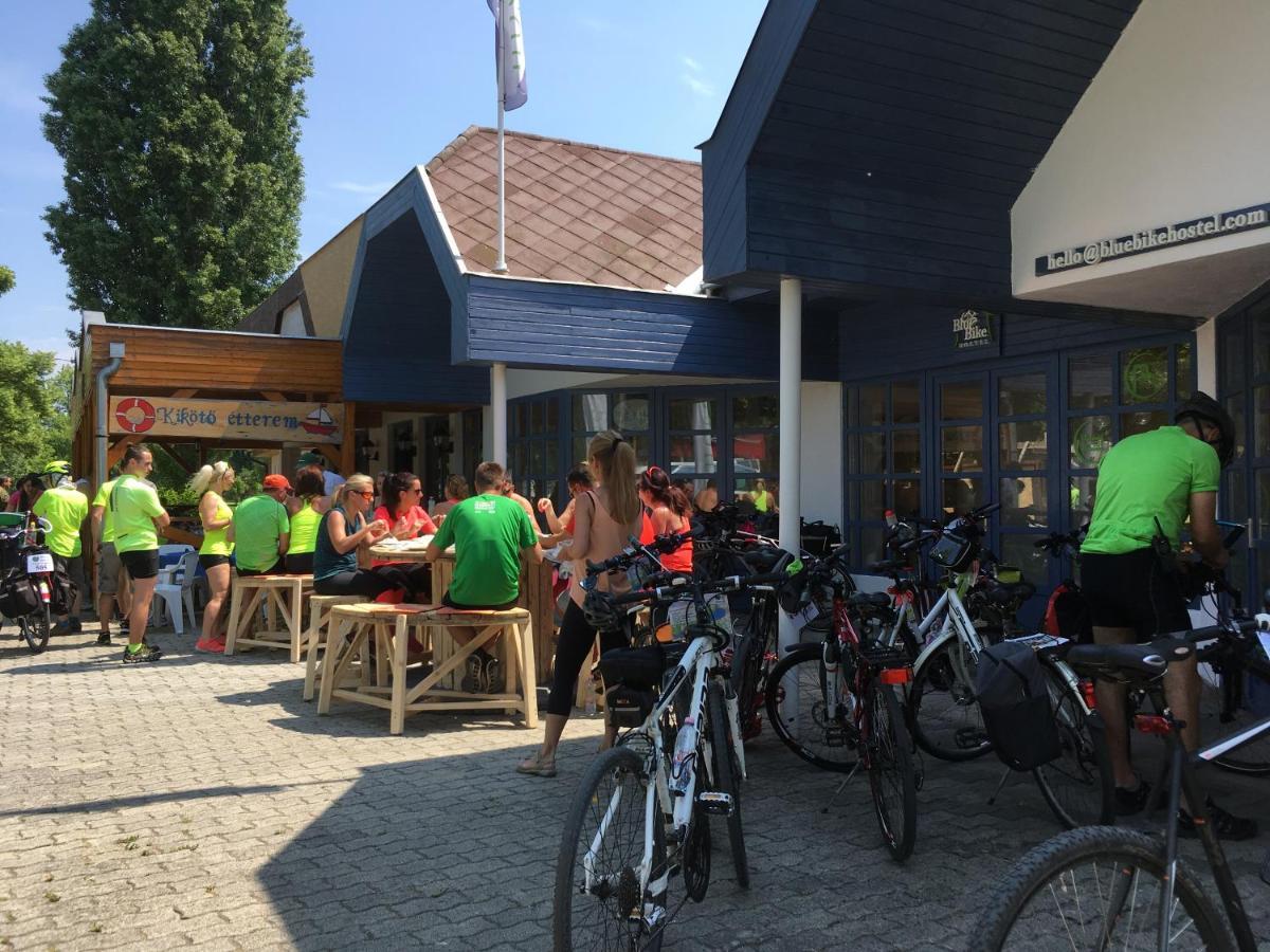 Blue Bike Hostel Balatonszárszó Buitenkant foto